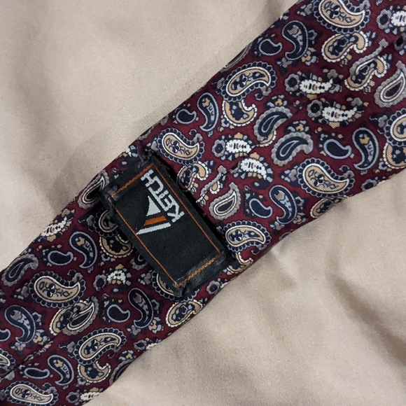 Burgundy paisley tie - Picture 2 of 2